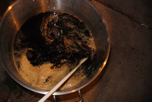 Hmmmmmm dark as night and an nice tan looking foam!